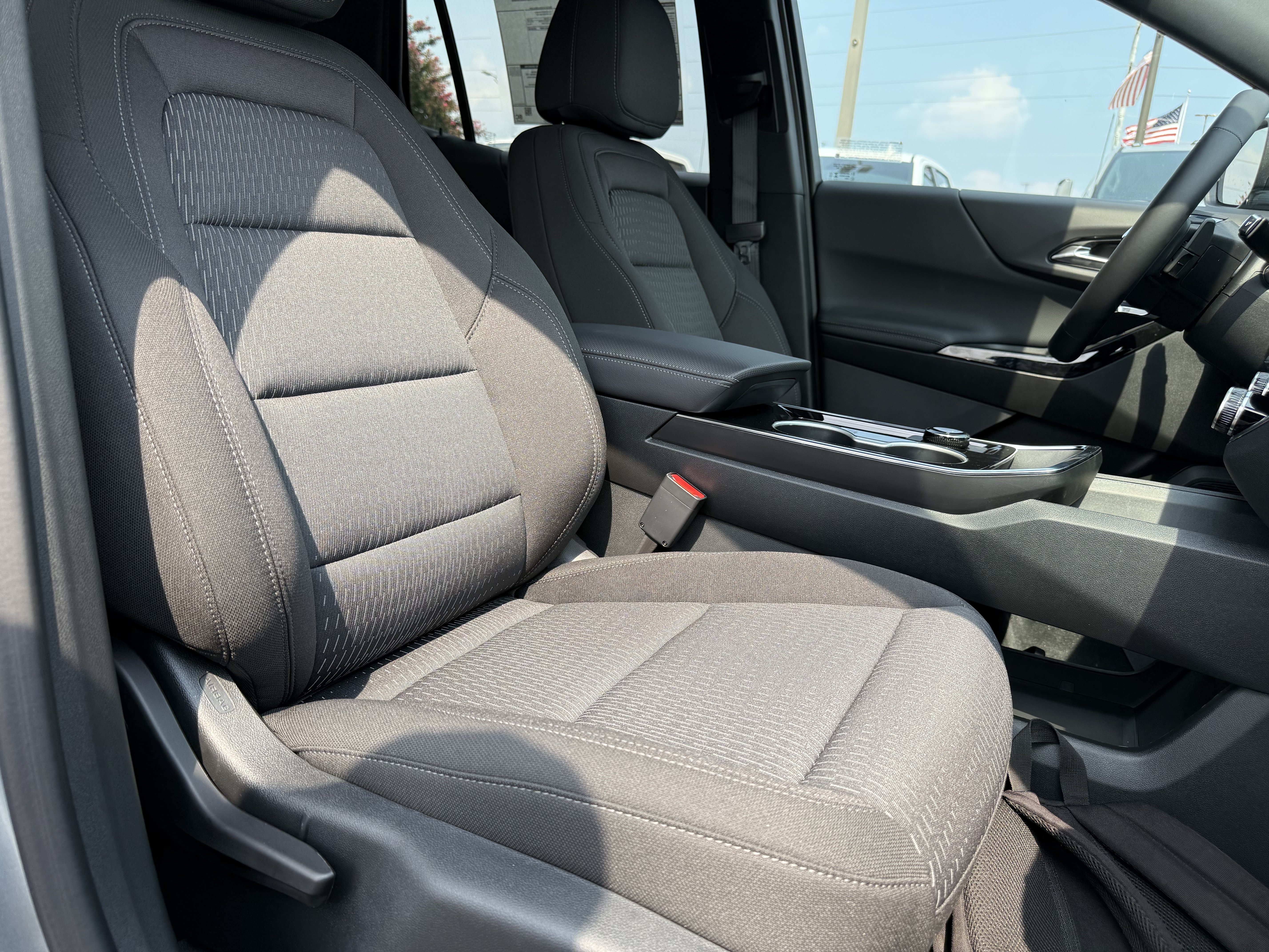 New 2027 Chevrolet Equinox LT w/ Safety and Technology Package FWD image 34