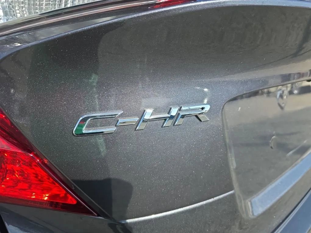 Used 2020 Toyota C-HR LE FWD image 11