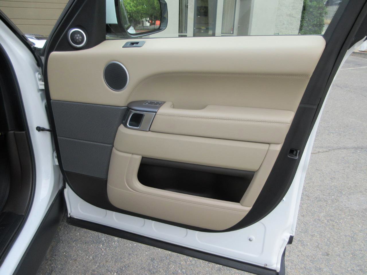Used 2016 Land Rover Range Rover Sport SE AWD/4WD image 19