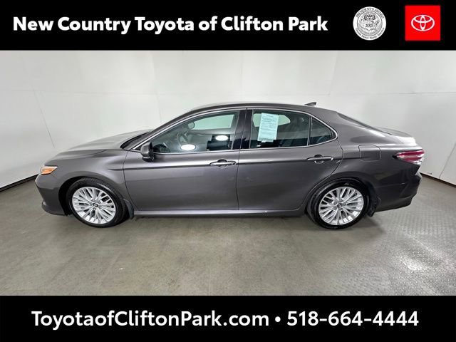 Used 2020 Toyota Camry XLE image 6
