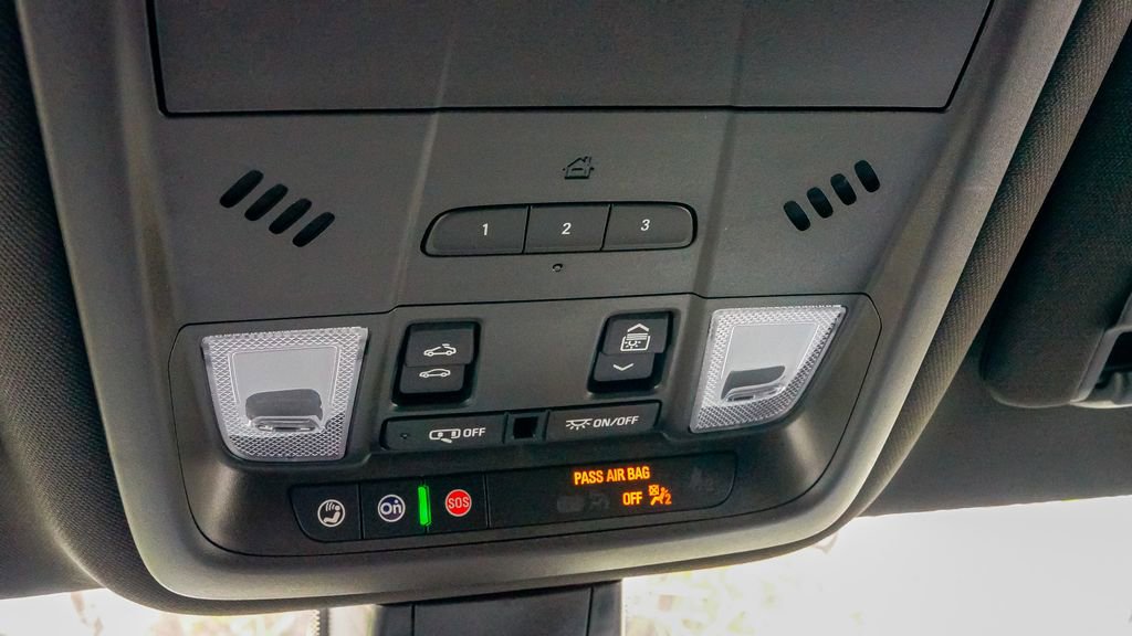 Certified 2025 Cadillac XT6 Luxury image 32