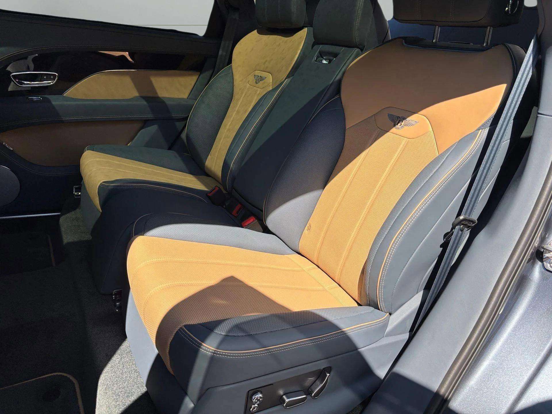 New 2025 Bentley Bentayga Extended Wheelbase image 15