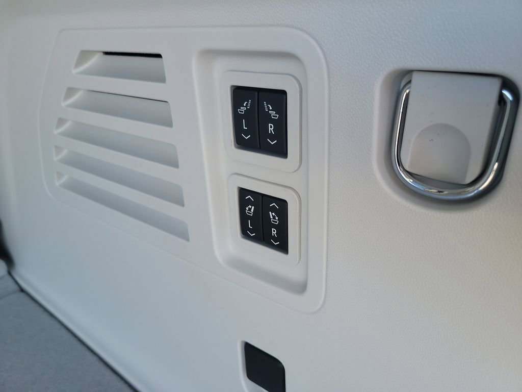 Used 2026 Buick Enclave Avenir w/ Super Cruise Package image 9