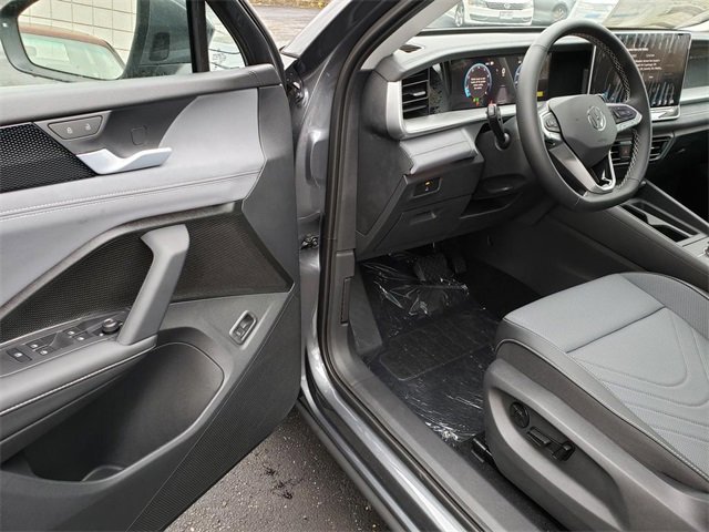 New 2025 Volkswagen Tiguan SE image 6