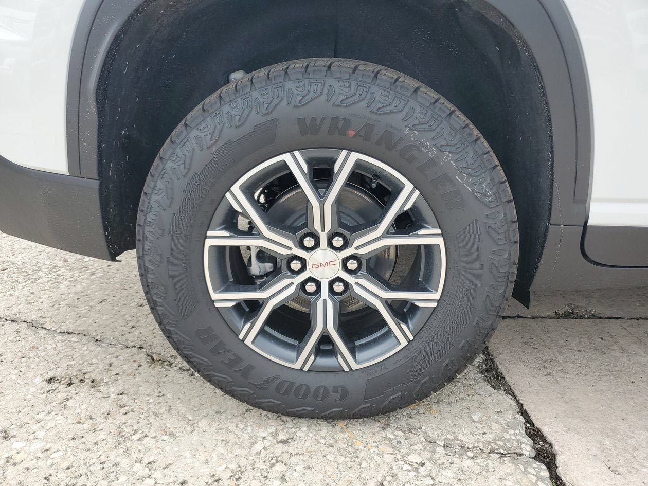 New 2026 GMC Acadia AT4 w/ Luxury Package AWD/4WD image 6