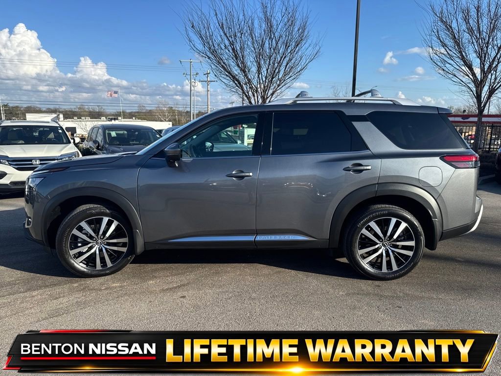 Used 2025 Nissan Pathfinder Platinum w/ Black Appearance Package image 5