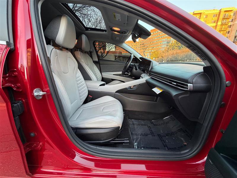 Used 2021 Hyundai Elantra Limited image 19