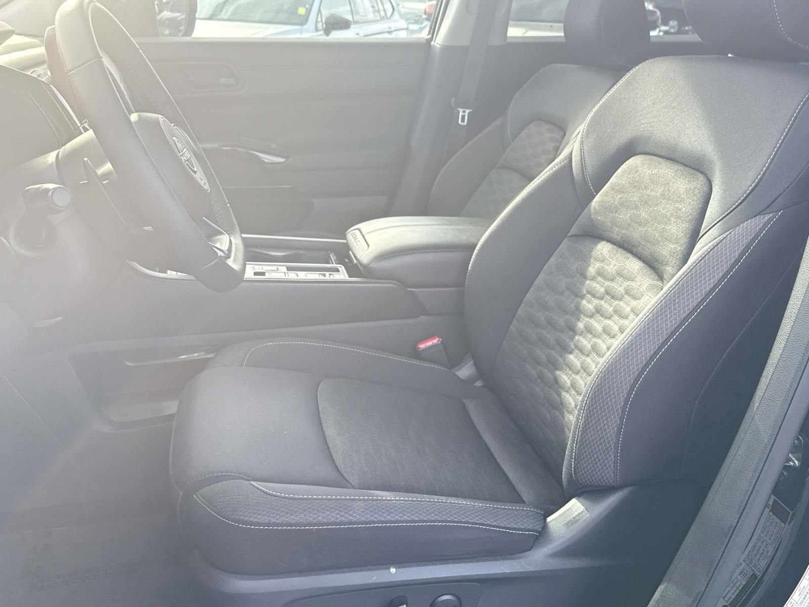 Used 2024 Nissan Pathfinder SV w/ SV Premium Package image 11