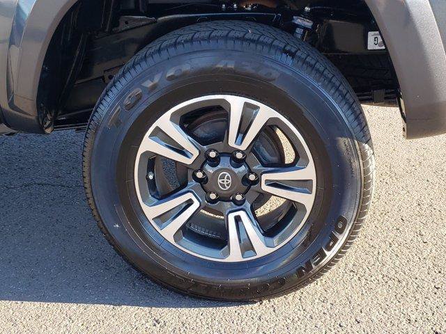 Certified 2018 Toyota Tacoma TRD Sport AWD/4WD image 7
