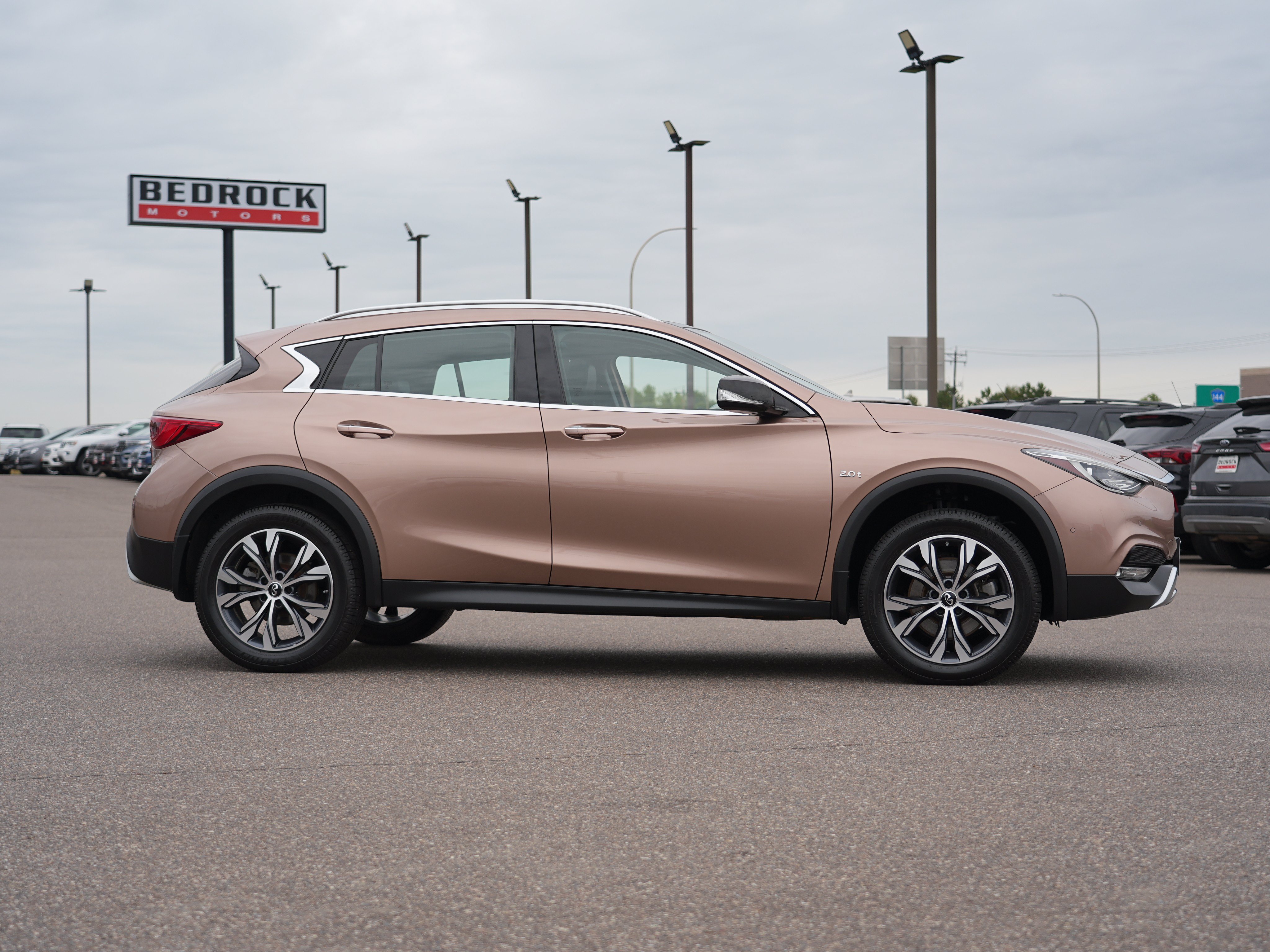Used 2017 INFINITI QX30 Premium w/ Navigation Package AWD/4WD image 2