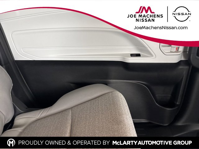 Used 2025 Toyota Sienna LE image 22