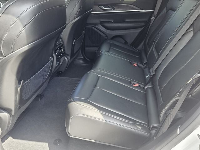 Used 2023 Jeep Grand Cherokee Limited RWD image 11