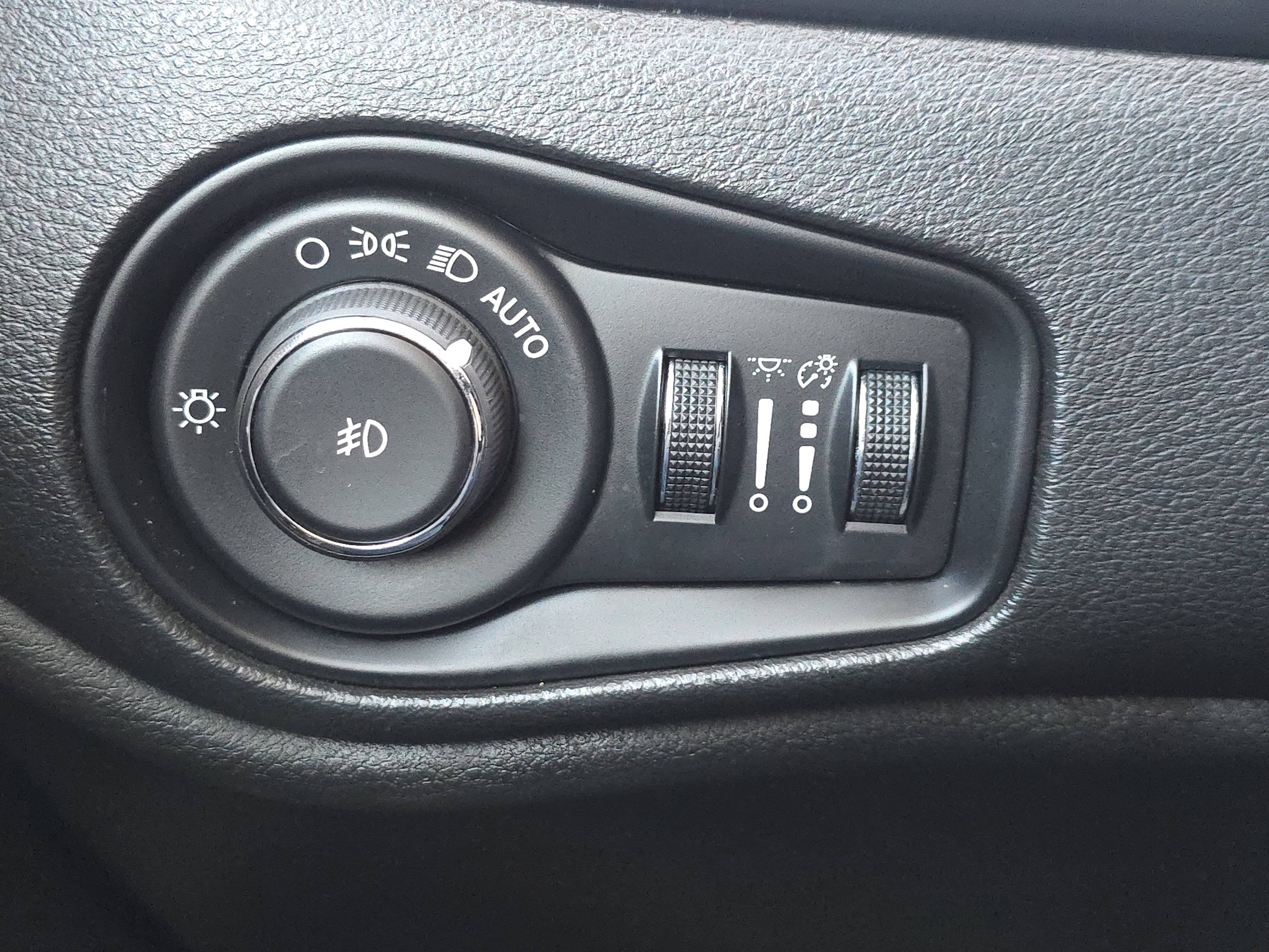 Used 2017 Jeep Renegade Latitude image 24