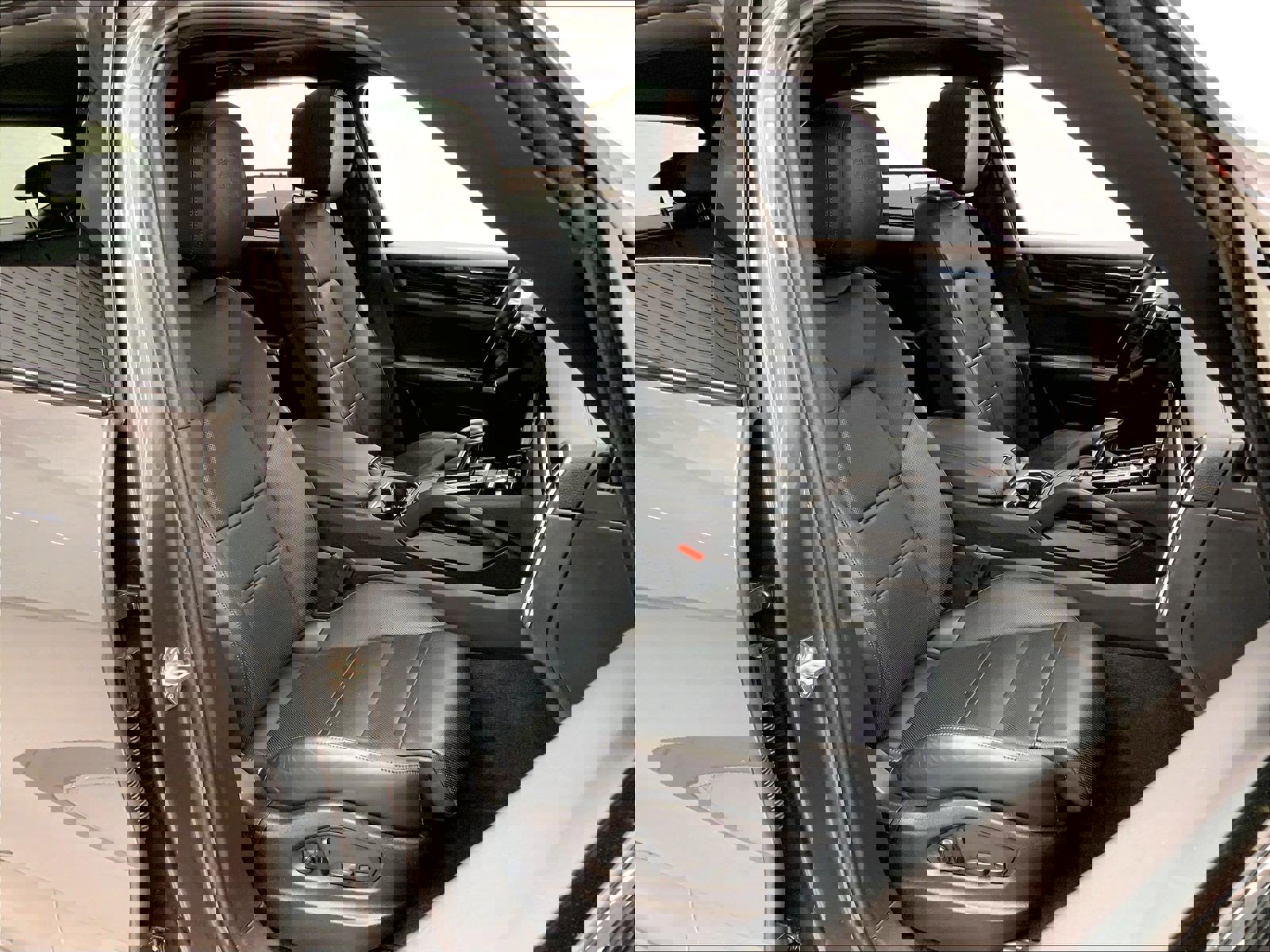 Used 2023 Porsche Cayenne image 18