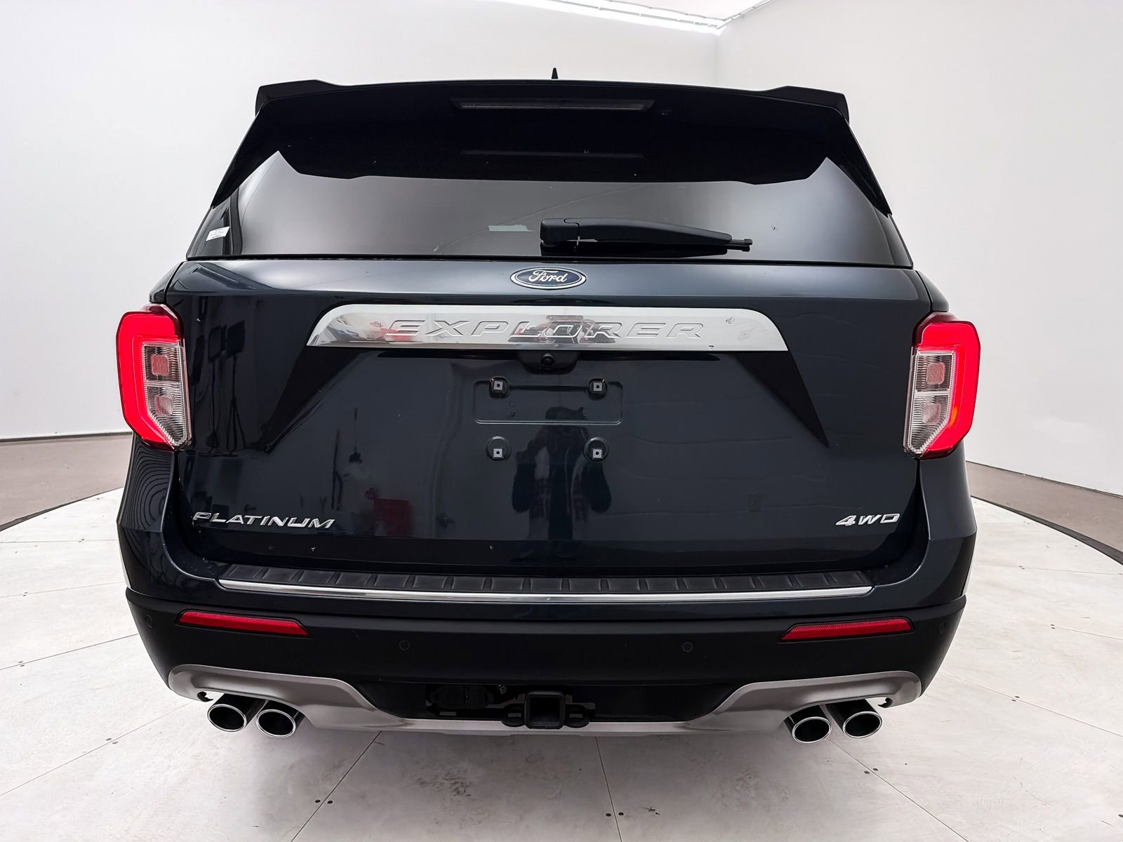 Used 2023 Ford Explorer Platinum w/ Technology Package AWD/4WD image 17