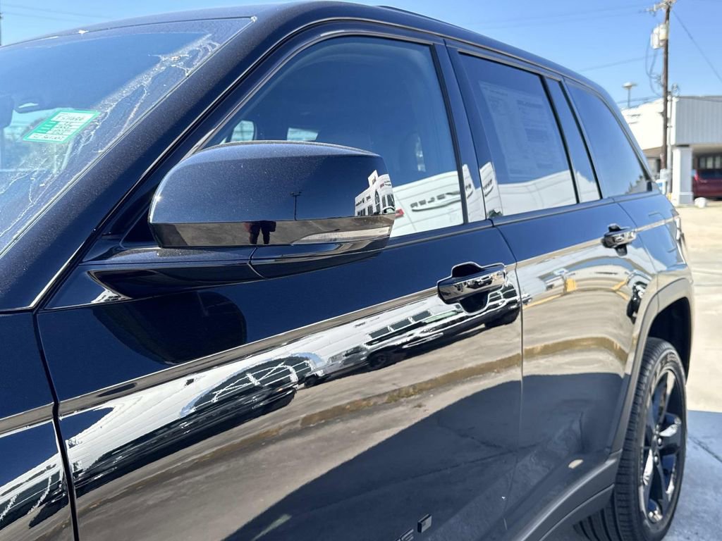 New 2025 Jeep Grand Cherokee Limited w/ Black Appearance Package image 6