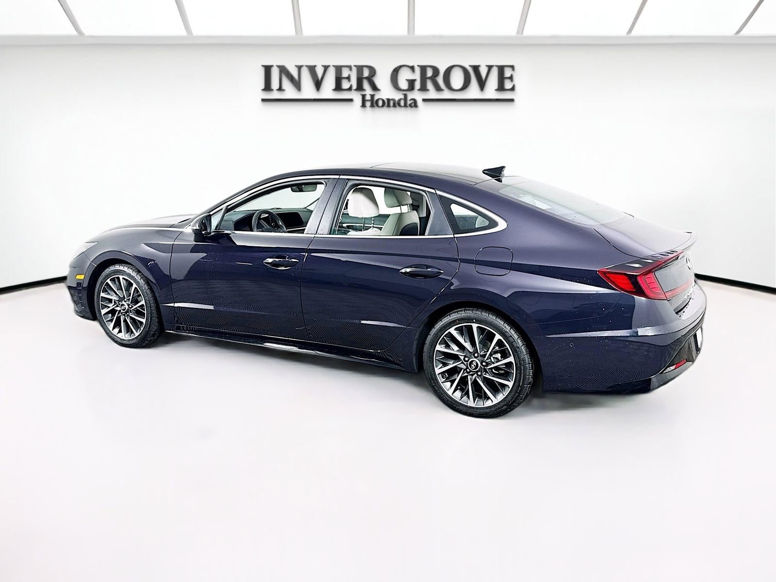 Used 2023 Hyundai Sonata Limited w/ Cargo Package FWD image 7