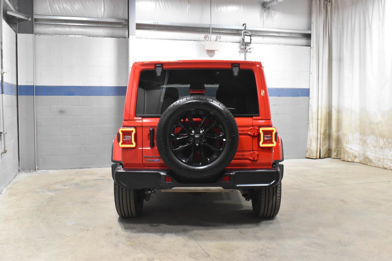 Used 2025 Jeep Wrangler Sahara image 25