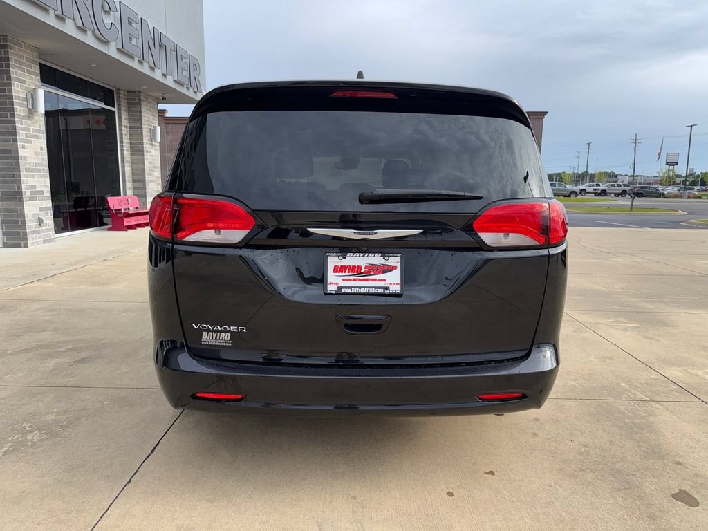 Used 2023 Chrysler Voyager LX FWD image 8