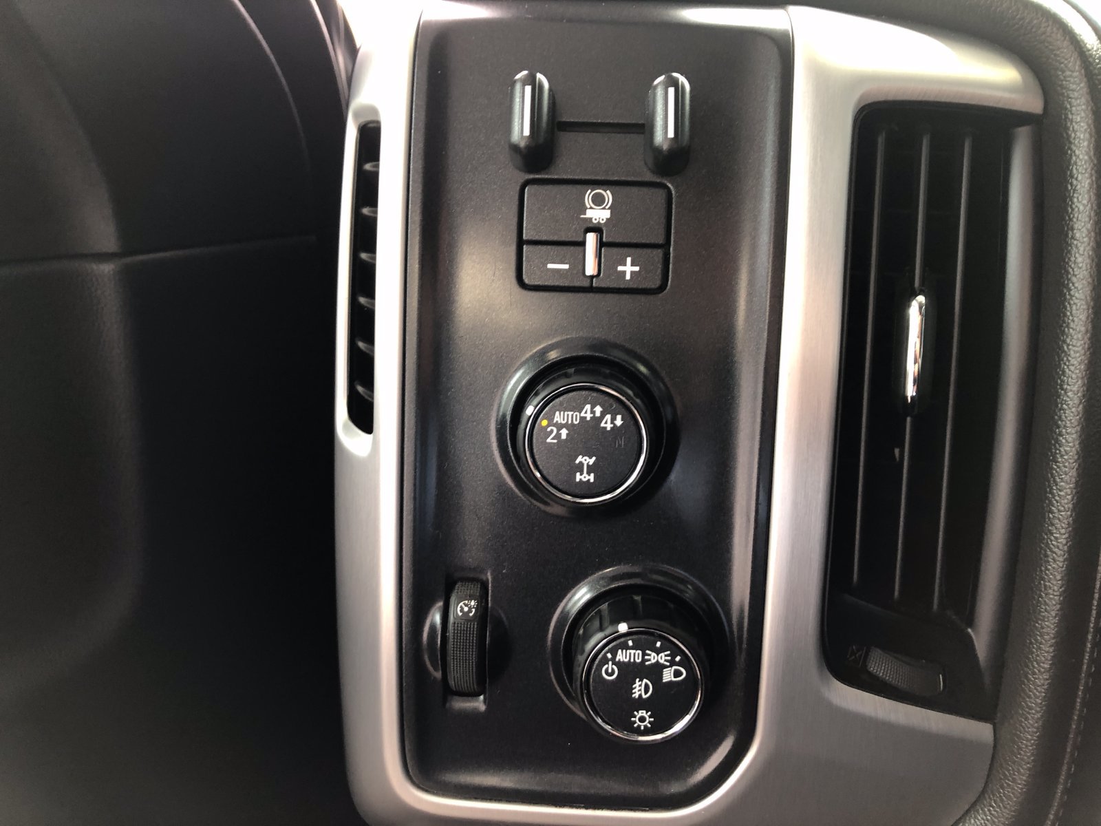 Used 2017 GMC Sierra 1500 SLE w/ SLE Value Package AWD/4WD image 32