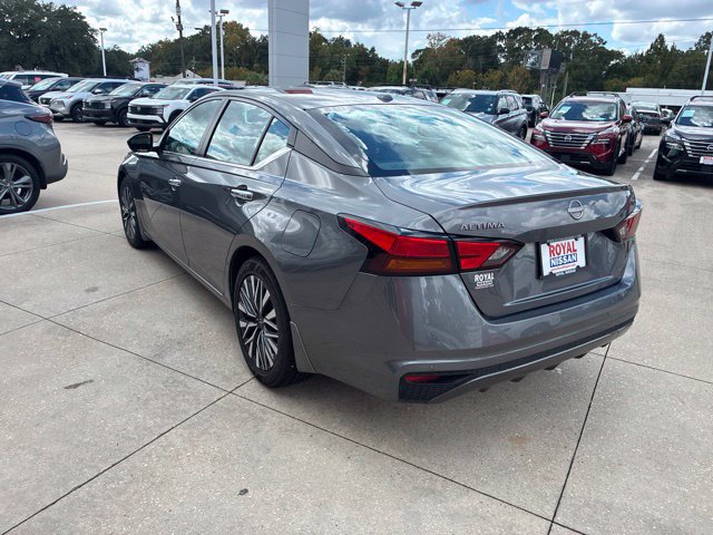 Used 2024 Nissan Altima 2.5 SV FWD image 5