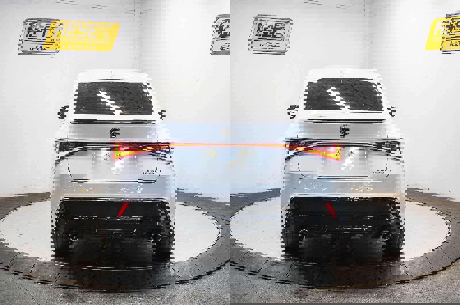 Used 2023 Lexus IS 350 F Sport image 3