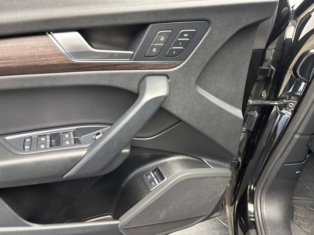 Used 2024 Audi Q5 e Premium w/ Convenience Package AWD/4WD image 5