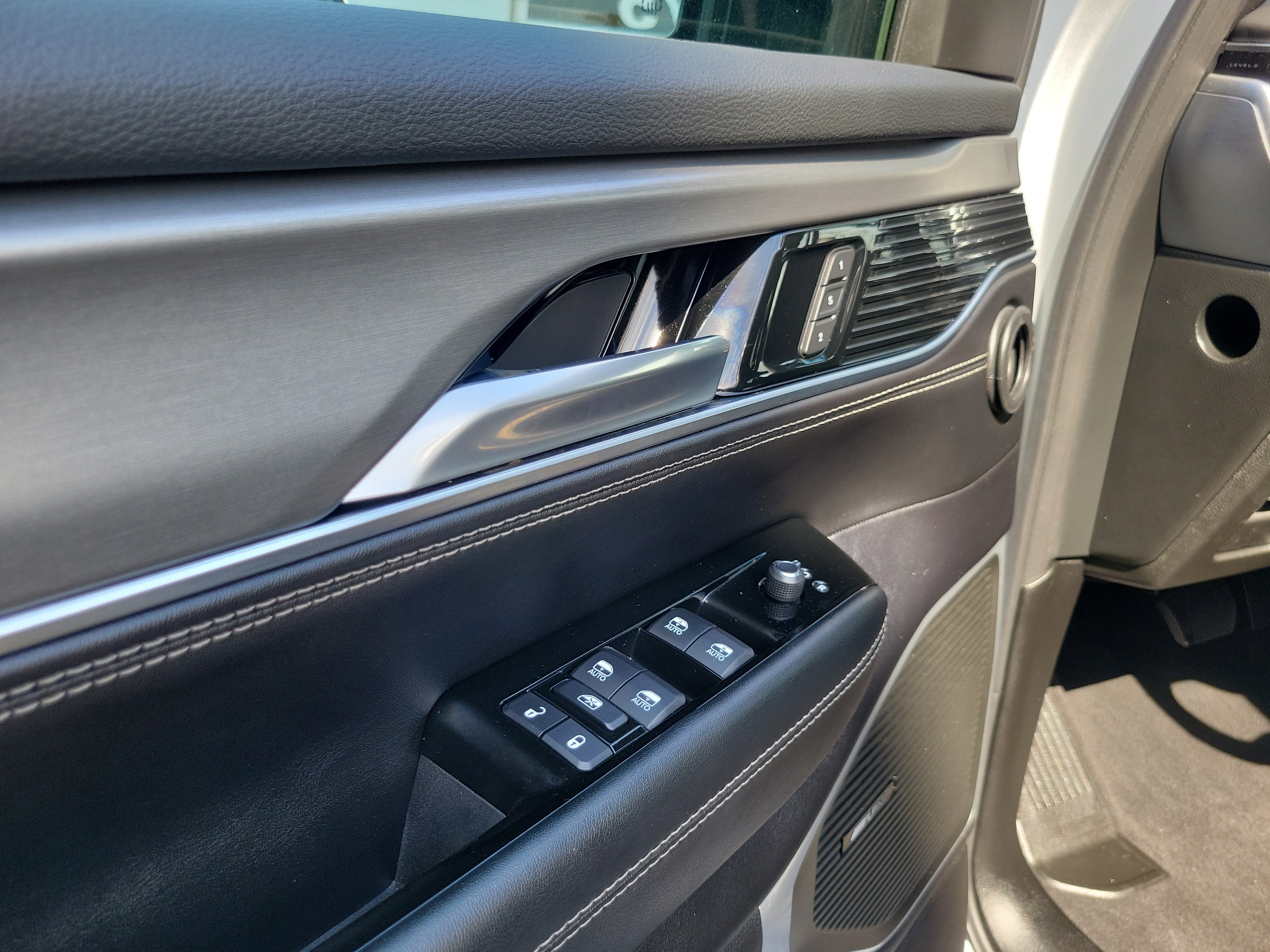 Used 2024 Jeep Wagoneer Series II w/ Convenience Group I AWD/4WD image 7