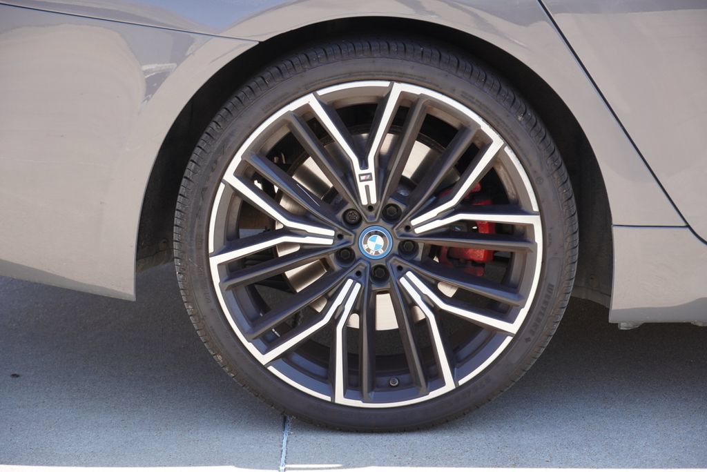 Used 2022 BMW 530e w/ Premium Package RWD image 10