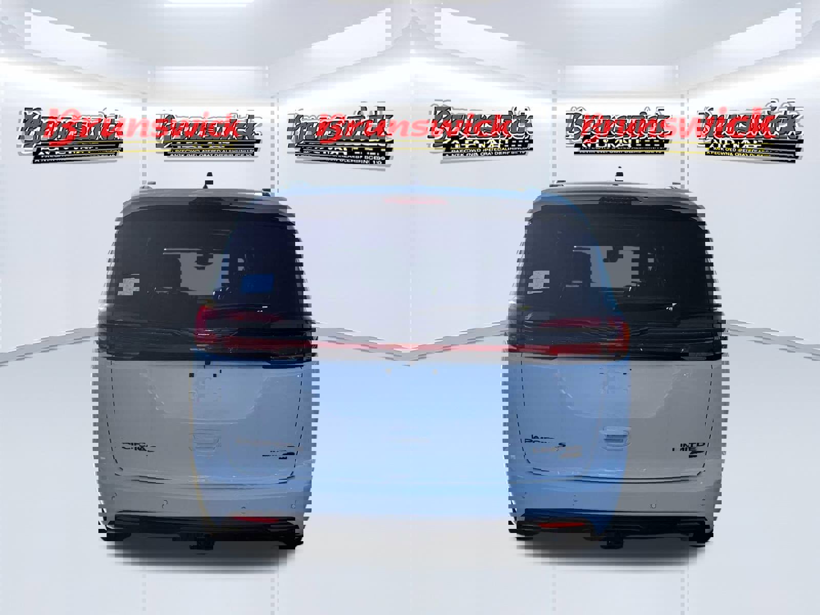 New 2026 Chrysler Pacifica Limited w/ S Appearance Package image 5