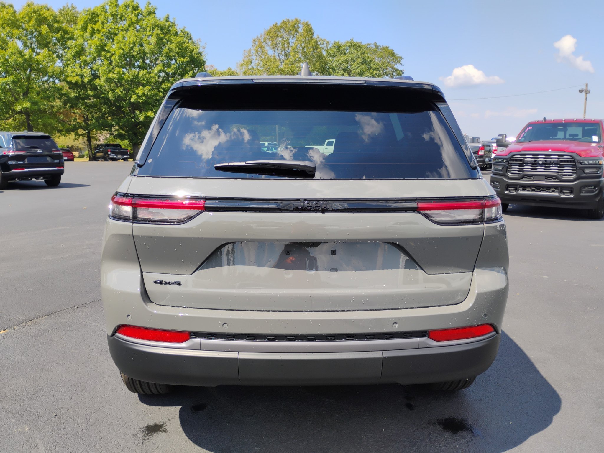 New 2027 Jeep Grand Cherokee Altitude AWD/4WD image 6