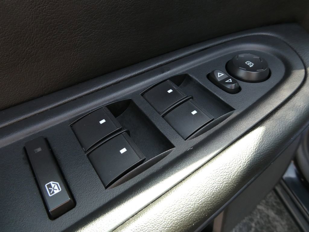 Used 2013 GMC Acadia SLE AWD/4WD image 23