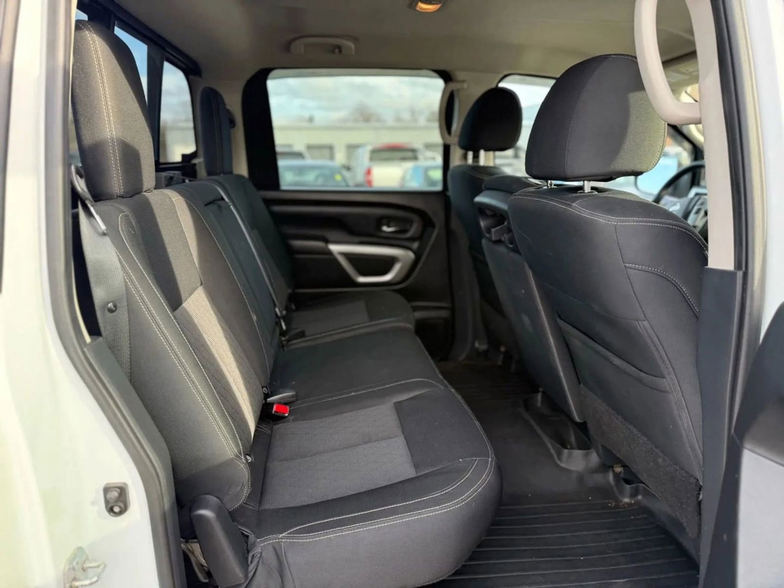 Used 2018 Nissan Titan SV AWD/4WD image 17