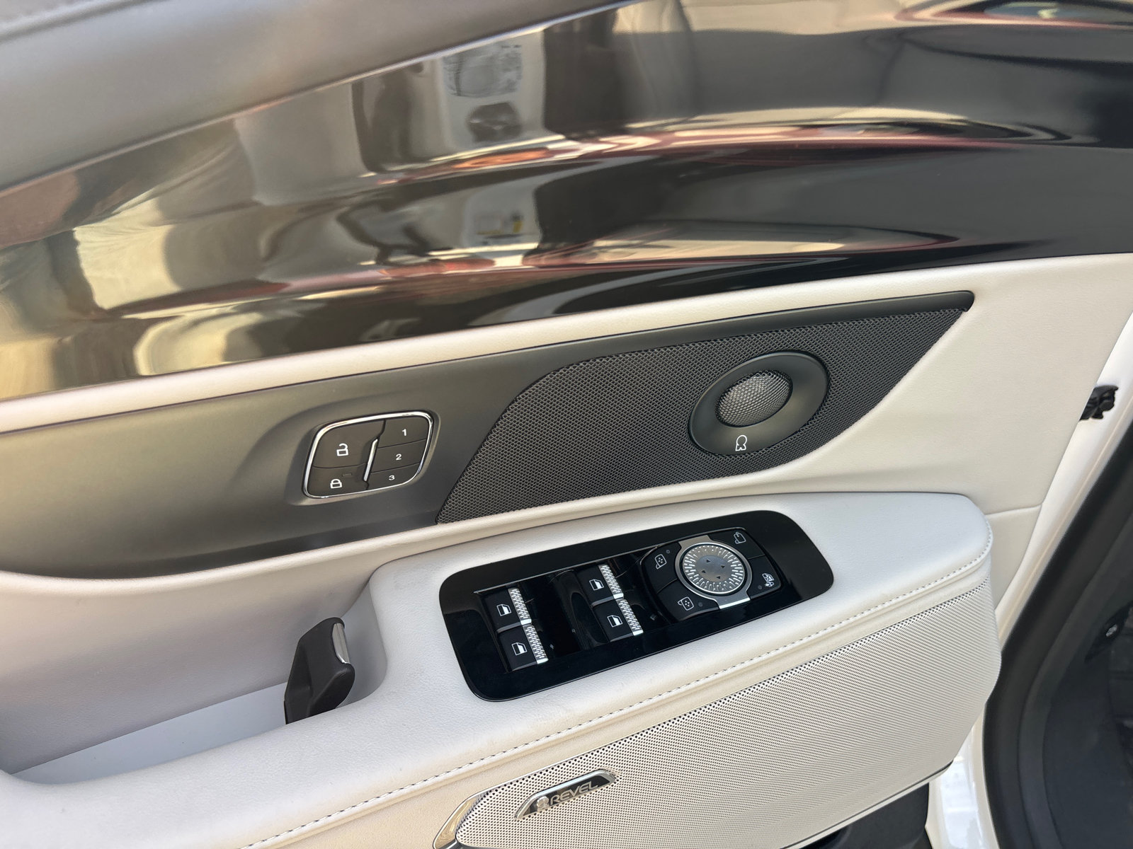 New 2026 Lincoln Nautilus Reserve AWD/4WD image 12