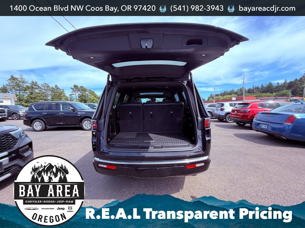 Used 2025 Jeep Wagoneer Series III w/ Premium Group I AWD/4WD image 7