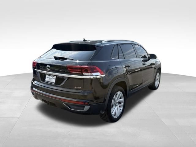 Used 2020 Volkswagen Atlas Cross Sport SE w/ Towing Package AWD/4WD image 2