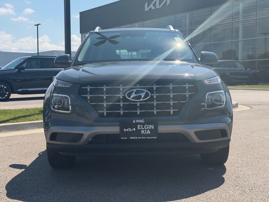 Used 2023 Hyundai Venue SEL FWD image 2