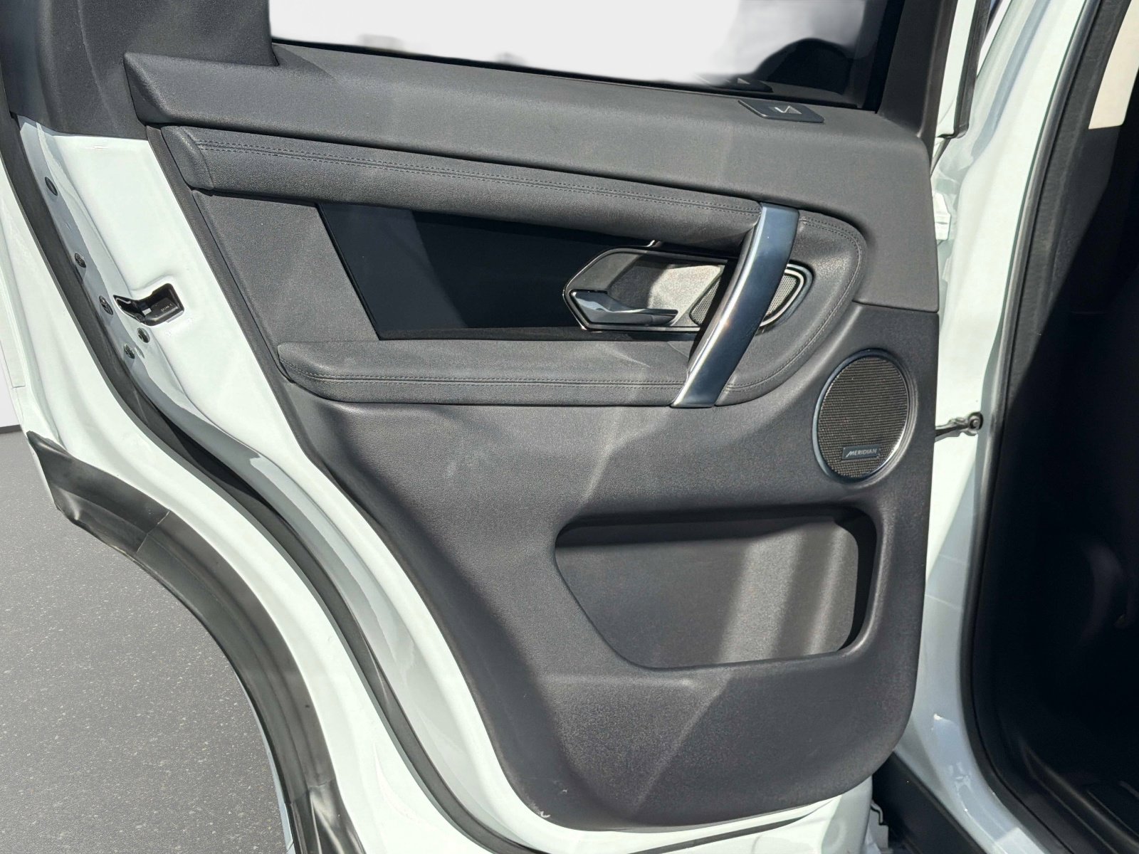 Used 2025 Land Rover Discovery Sport S image 29