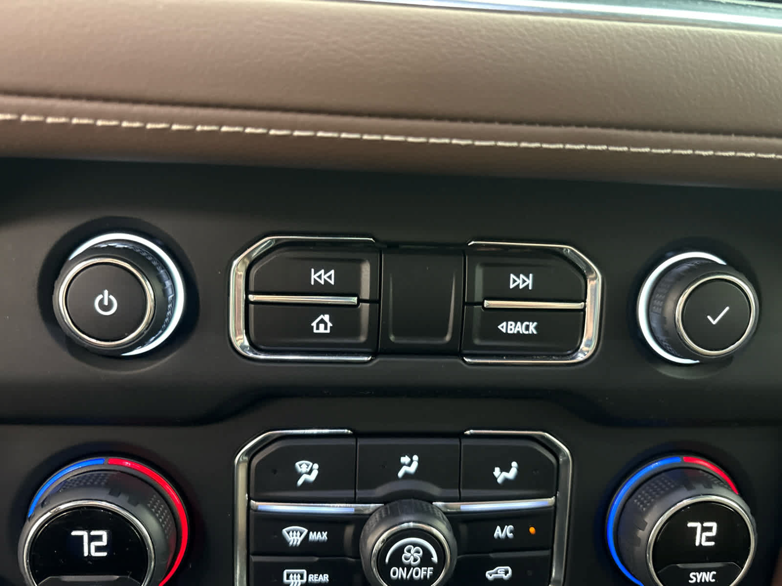 Used 2024 Chevrolet Suburban High Country AWD/4WD image 39