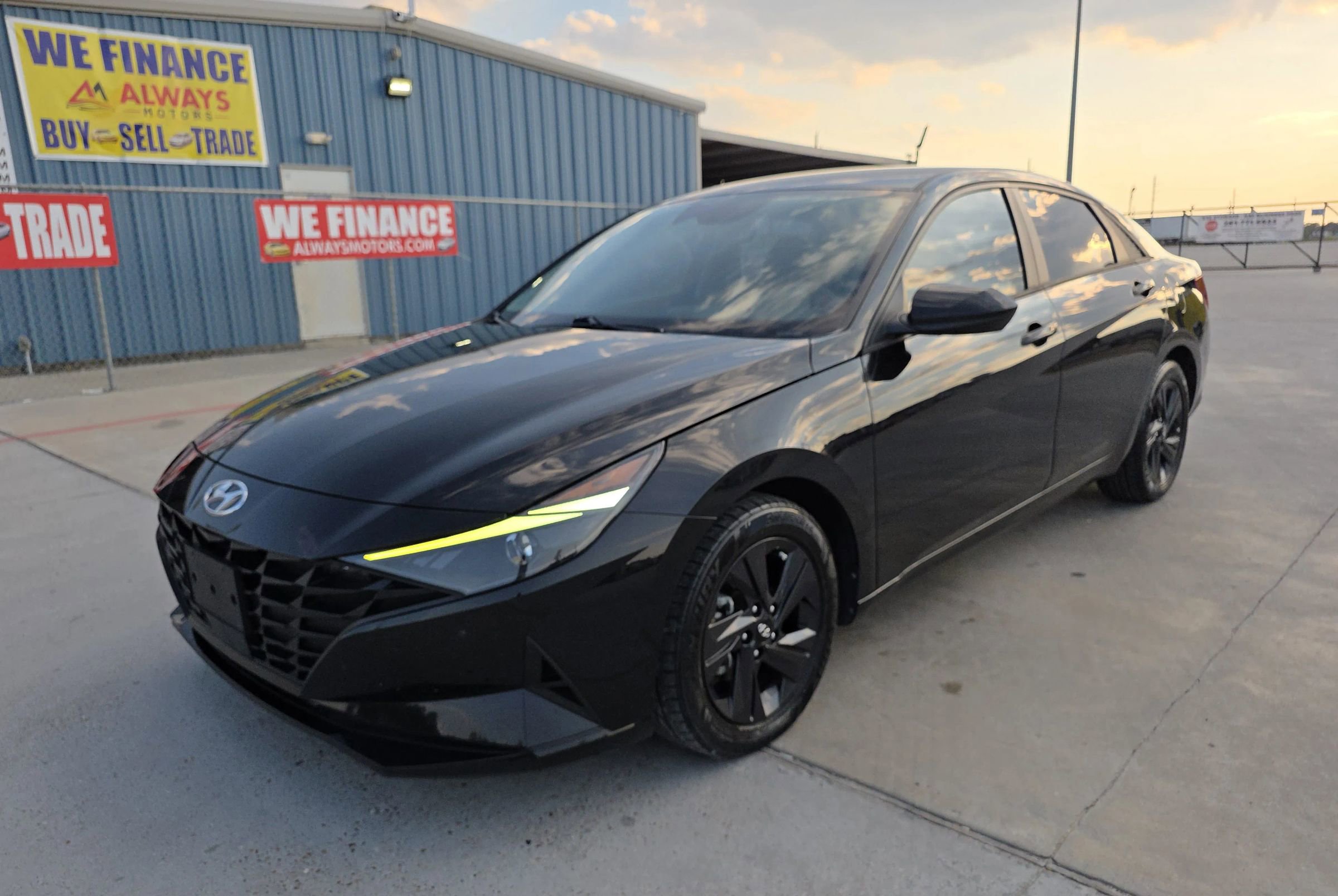 Used 2022 Hyundai Elantra SEL w/ Convenience Package image 3