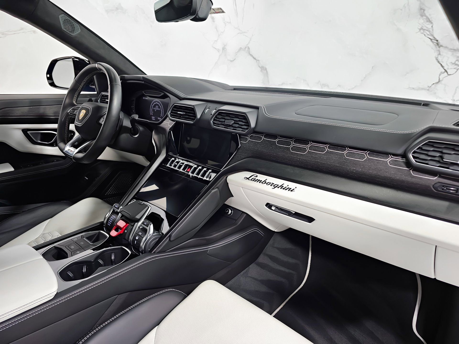 Used 2021 Lamborghini Urus image 16