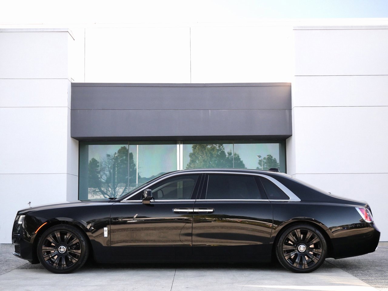 Used 2021 Rolls-Royce Ghost Extended Wheelbase image 3