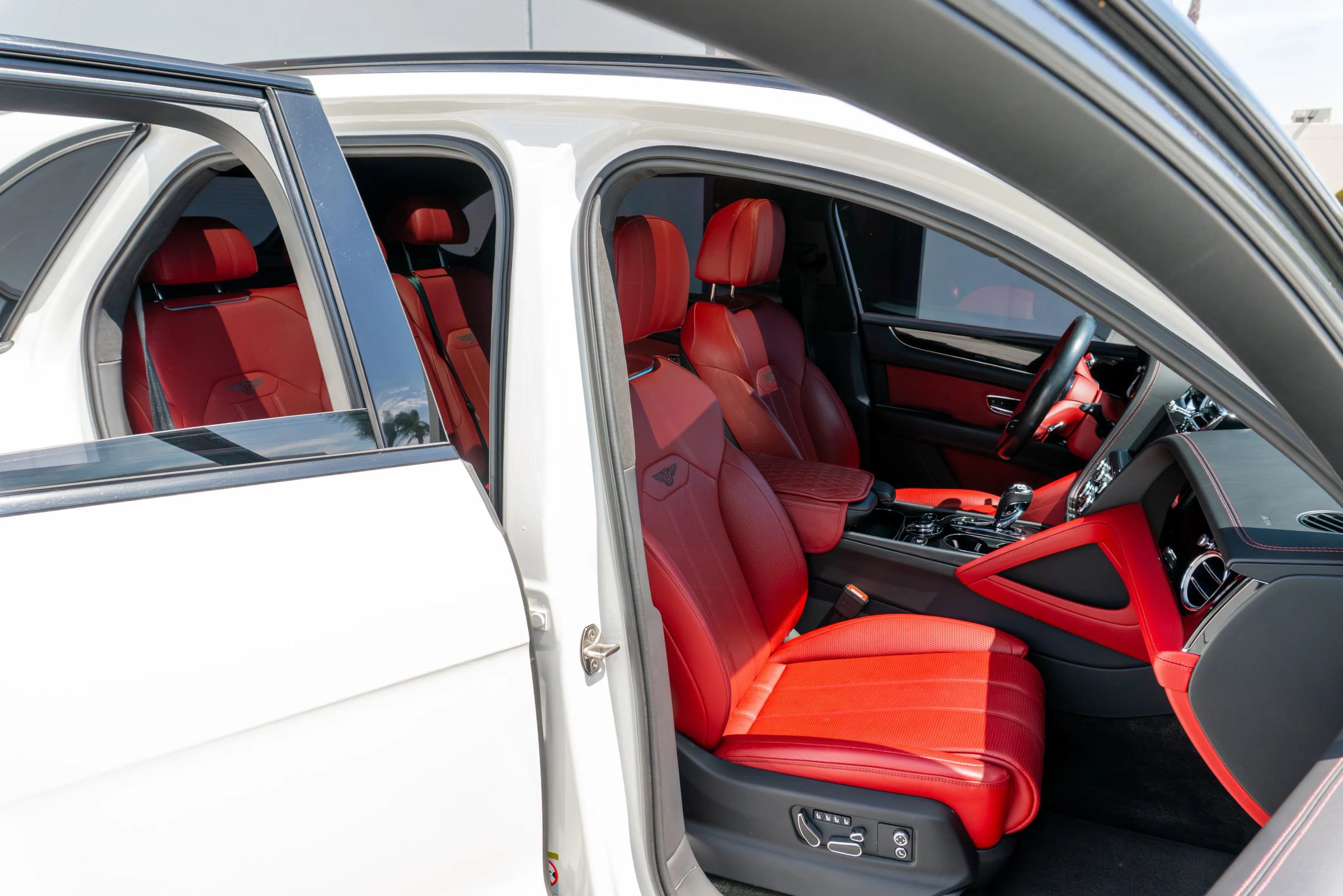 Used 2023 Bentley Bentayga image 51