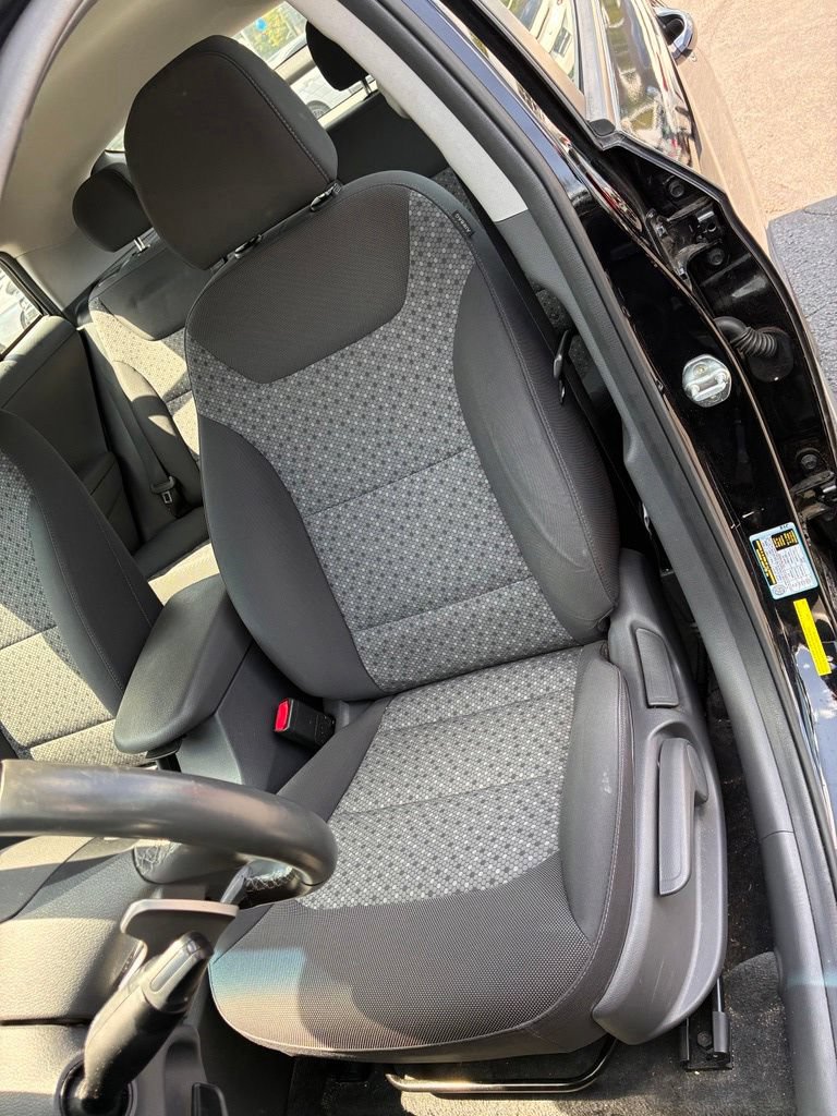 Used 2019 Hyundai Ioniq Plug-In Hybrid FWD image 17