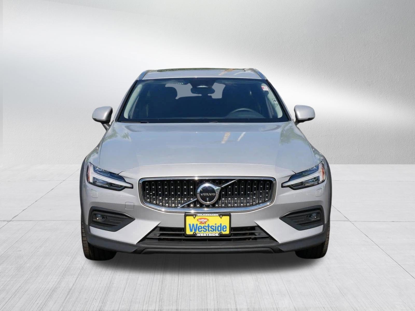 Used 2025 Volvo V60 B5 Cross Country Plus AWD/4WD video 2