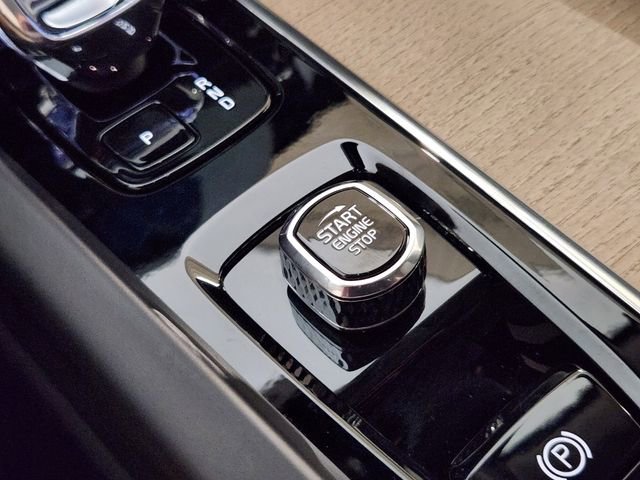 New 2026 Volvo XC60 T8 Ultra w/ Protection Package Premier image 21