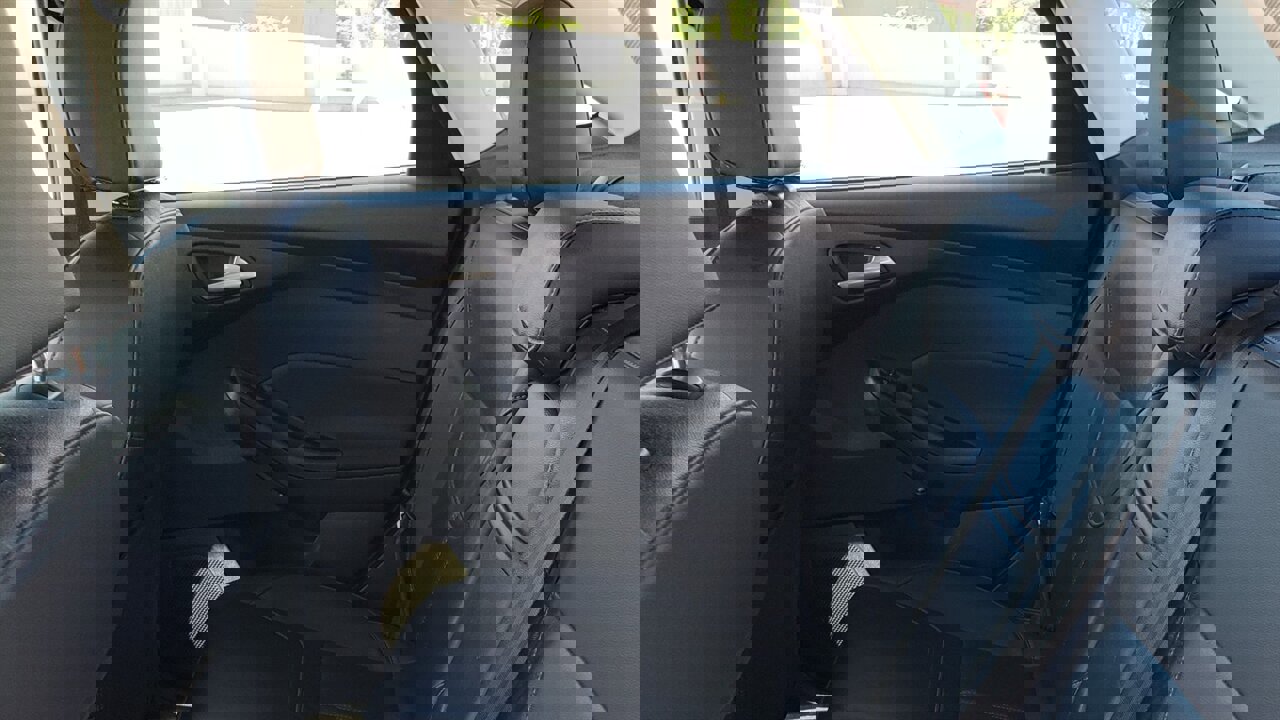 Used 2016 Ford Focus Titanium w/ Exterior Protection Package FWD image 13