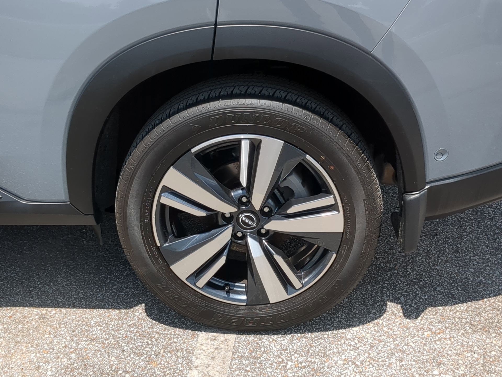 Used 2025 Nissan Rogue SL AWD/4WD image 11
