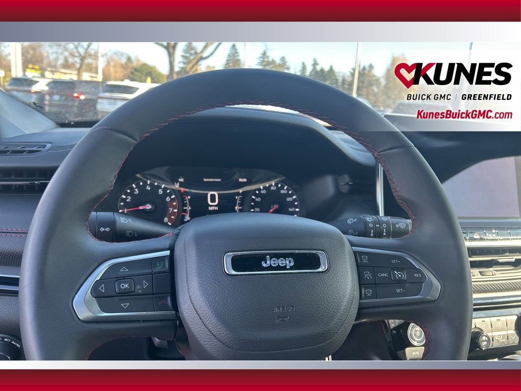 Used 2025 Jeep Compass Trailhawk image 19