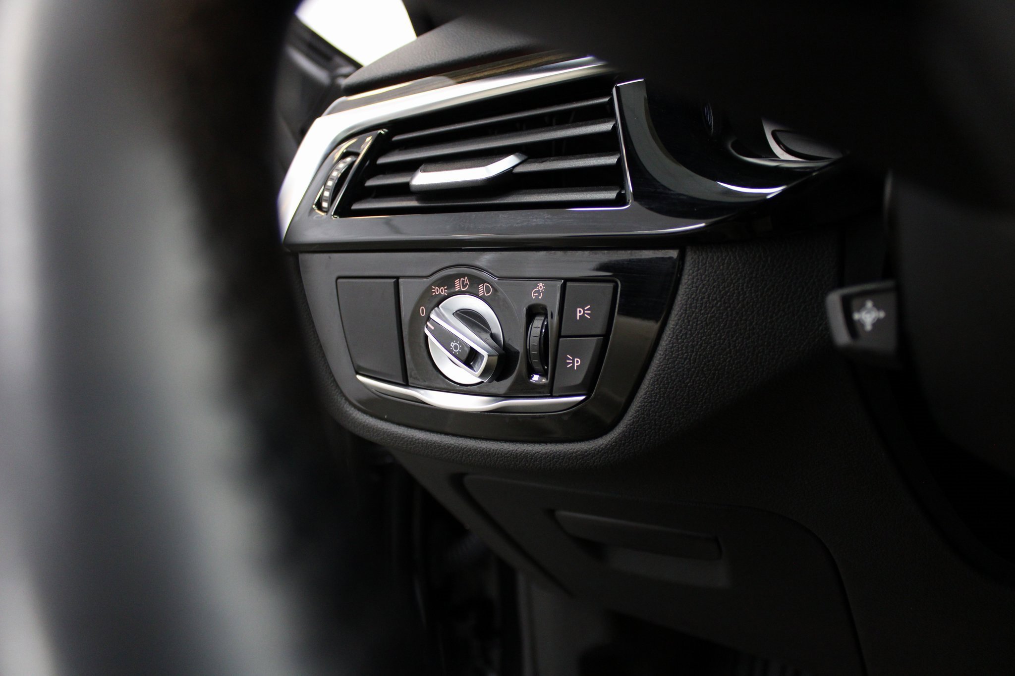 Used 2019 BMW 530i w/ Convenience Package image 34